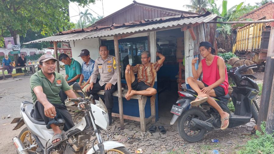 Aiptu Mukhsodin Bhabinkamtibmas Desa Sukadamai Sambangi Warga