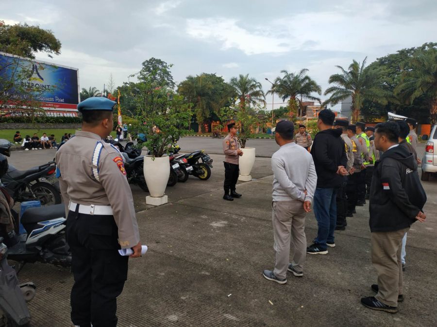 Apel Pengamanan Keberangkatan Massa Pendukung Capres-Cawapres Nomor Urut 01 dan 02 di Cikupa