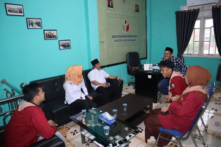 Baharudin Ketua Mapala Pamsaka Menyayangkan Pemasangan Alat Peraga Kampanye di Pohon