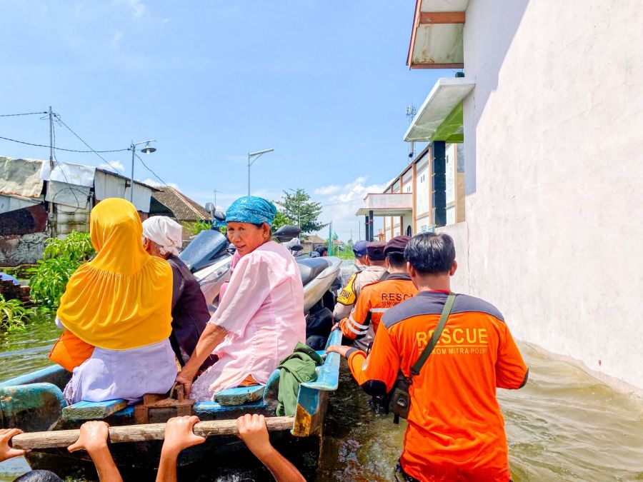 Banjir Landa 9 Desa Di Kudus, Senkom Bantu 351 Warga Untuk Mengungs