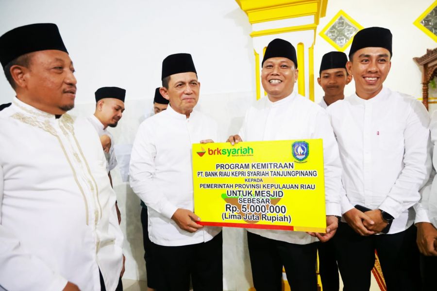 Belasan Anggota Senkom PAM Pada Kunjungan Gubernur Kepri Ansar Ahmad di Masjid Hidayatullah