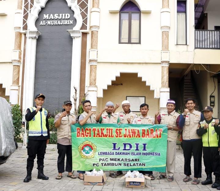 Berkah Ramadhan, PC LDII Tambun Sebar Ribuan Takjil Ke Masyarakat