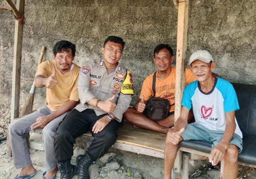 Bhabinkamtibmas Cikupa Laksanakan Program Polisi Peduli Pengangguran di Pasir Gadung