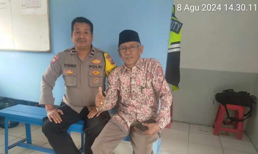 Bhabinkamtibmas Desa Bitung Jaya Sambang ke Ketua RT 12 untuk Jalin Silaturahmi