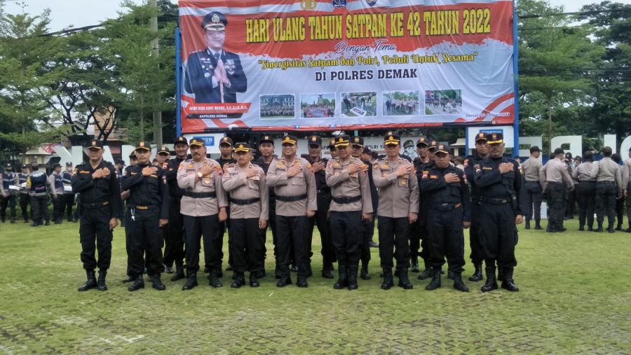 Senkom Hadiri Upacara Peringatan ke-42 HUT SATPAM Tahun 2022 di Mapolres Demak