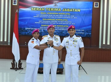 Dankodiklatal Pimpin Sertijab Danpuslatmar dari Kolonel Yudi Asmar ke Kolonel Nioko Budi Legowo