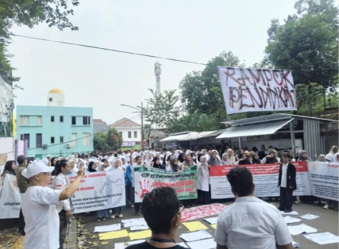 Eksekusi Tanah Di MA Raudhatul Irfan Dihalangi Pihak Yayasan Dengan Mengeksploitasi Anak Sekolah