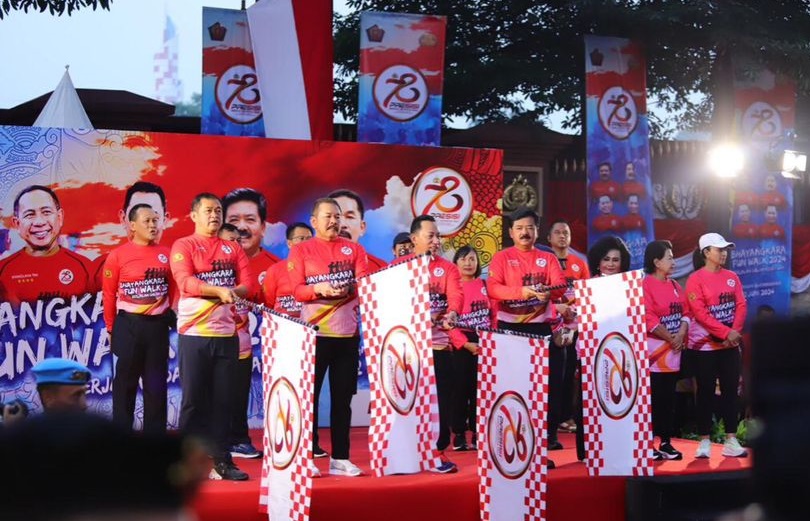 Jaksa Agung Bersama Kapolri, Menkopolhukam dan KSAD Buka Jalan Santai Bhayangkara Fun Walk 2024