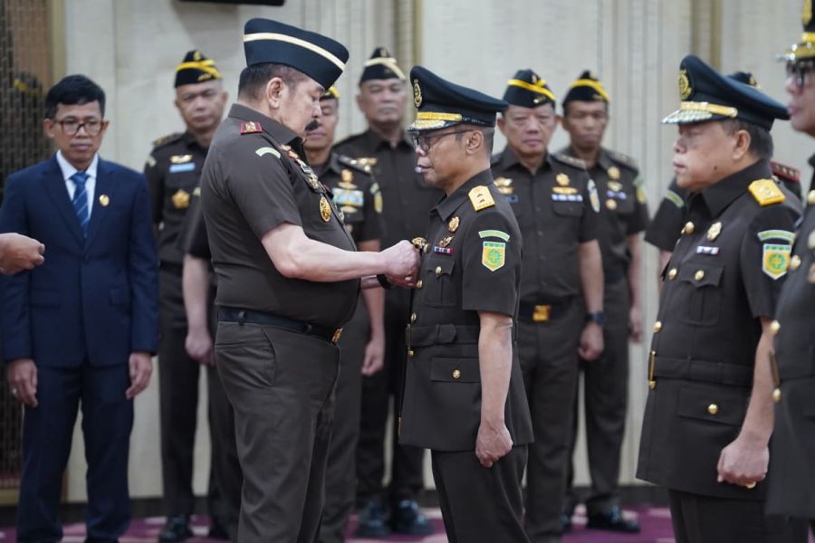 Jaksa Agung Lantik Jaksa Agung Muda Pembinaan dan Empat Staf Ahli di Kejaksaan Agung