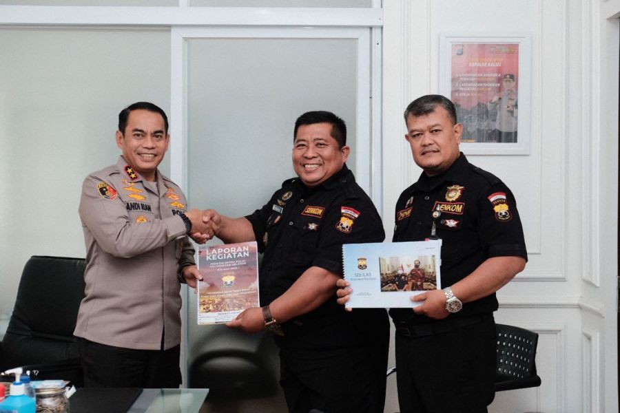 Kapolda Kalsel Apresiasi  SDC Senkom Bisa Berkomunikasi ke Seluruh Indonesia Dengan Cepat