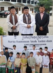 Kepala Kemenag Karawang Apresiasi Kepedulian Sosial Ponpes Sumber Barokah di Bulan Ramadan