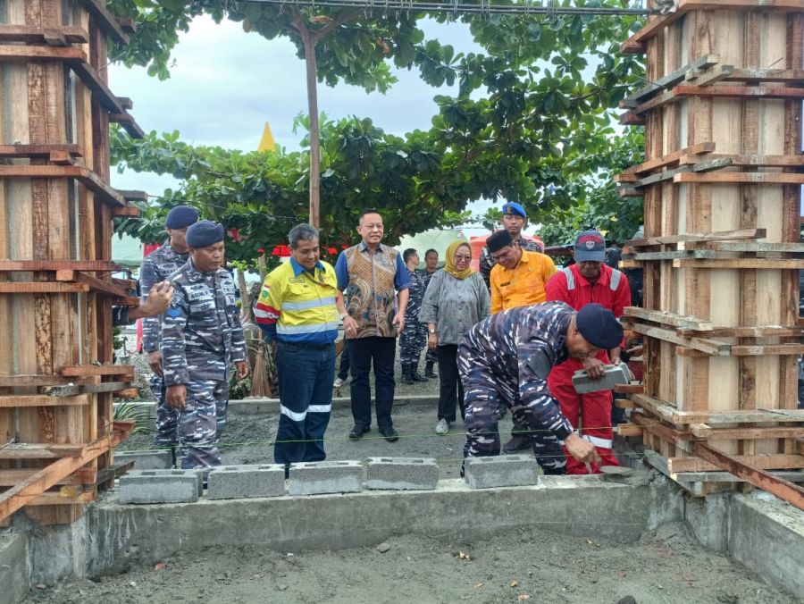 Lanal Palu Kolaborasi dengan CPM Membangun Tandon Air Bagi Nelayan