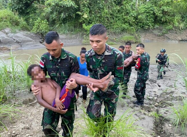 Layak Diapresiasi, Aksi Heroik Prajurit TNI Selamatkan 2 Anak Tenggelam di Sungai
