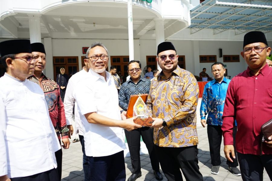 Mendag Zulkifli Hasan Beri Motivasi Wirausaha Santri Ponpes Budi Utomo