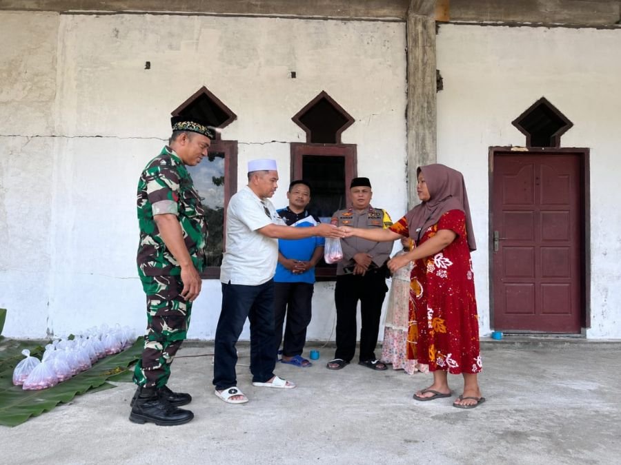 PAC LDII Sidondo IV Tebar Kebaikan, Distribusikan Ratusan Paket Daging Kurban untuk Warga
