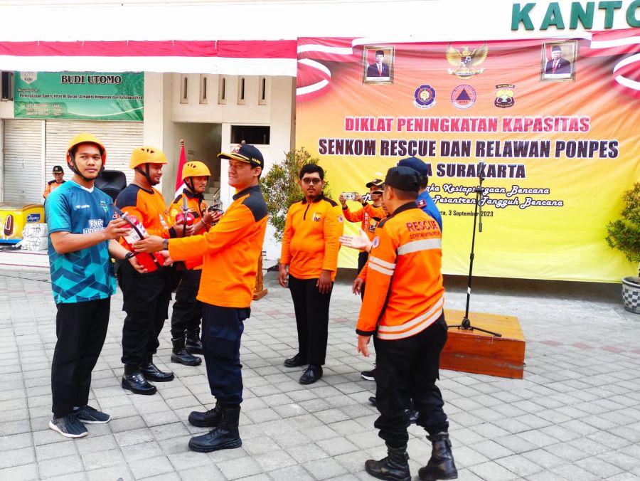 Pelatihan Pemadaman Api Hingga Tindakan Awal Bencana Gempa Bumi Untuk Antisipasi Bencana