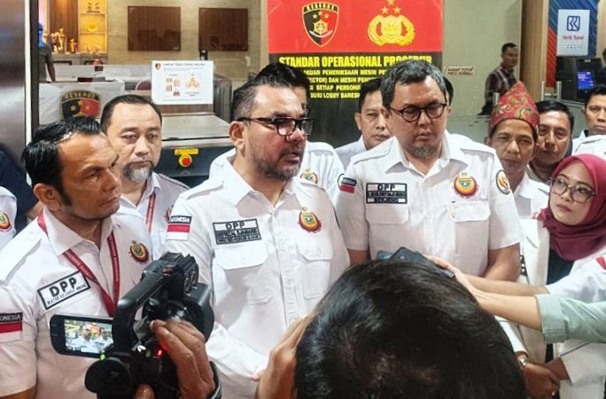 Polemik Memanas! Abu Janda Dilaporkan ke Bareskrim Usai Singgung Sumbar dan Jabar