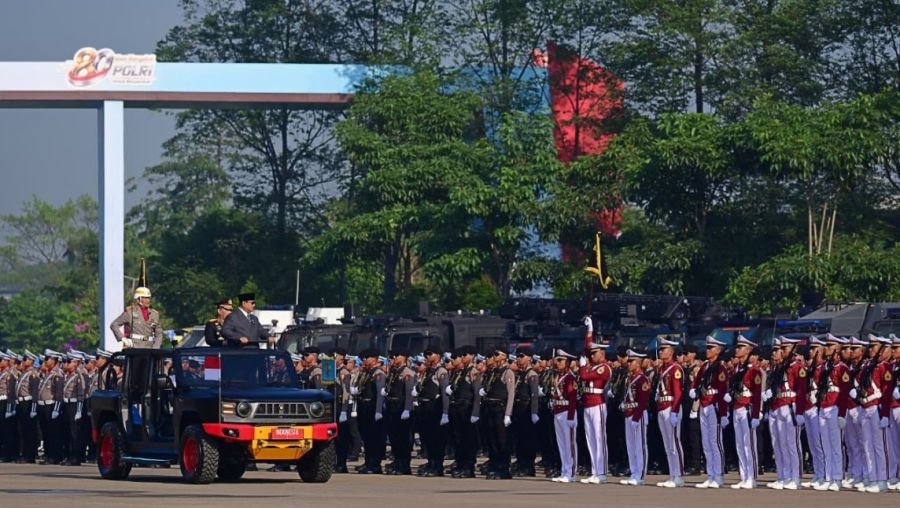 Prabowo Pimpin Upacara Hari Bhayangkara ke-80 di Cikeas