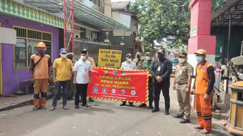 Putus Mata Rantai Penyebaran COVID-19 Sejumlah Akses Warga Pegadungan Kalideres Ditutup