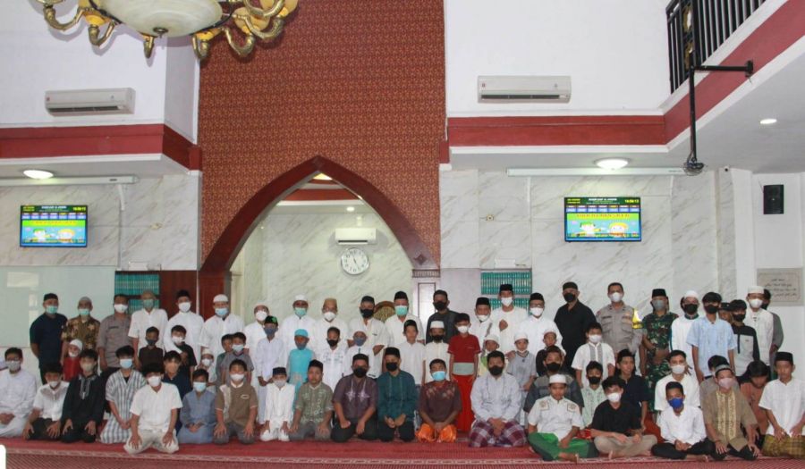 Santunan Anak Yatim  Menjadi Agenda Rutin 3 DKM Masjid di Kayuringin Jaya