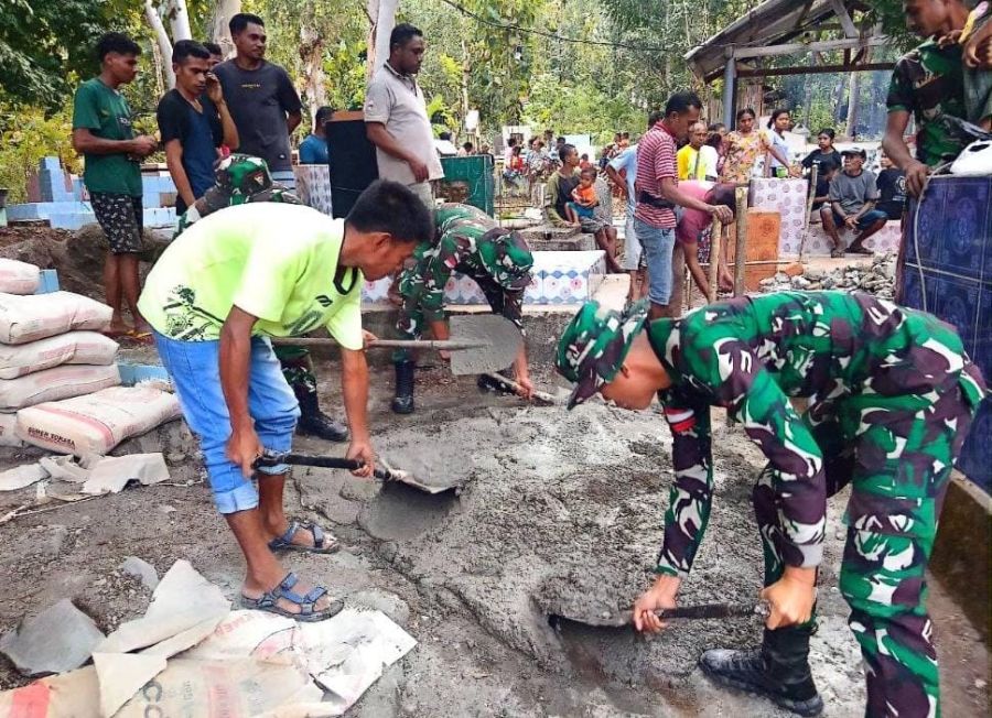 Satgas Yonkav 6/Naga Karimata Berikan Bantuan Renovasi Makam, Jalin Kedekatan dan Lestarikan Budaya