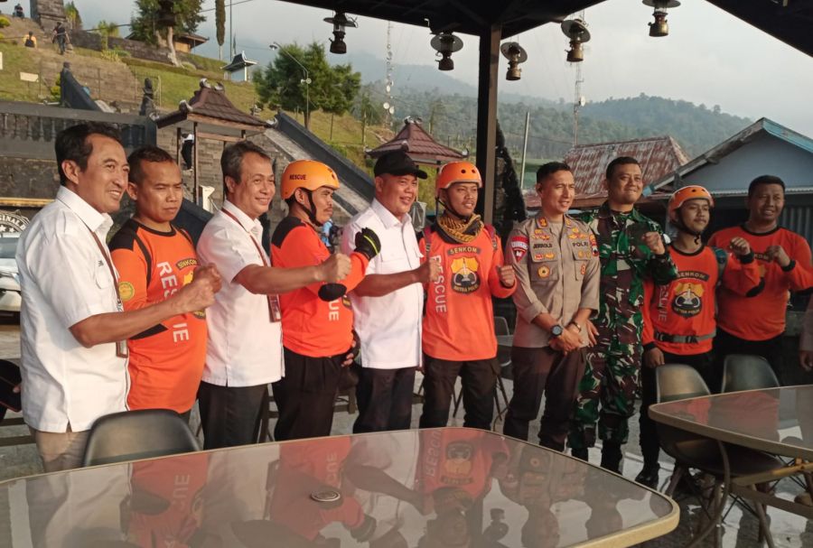 Senkom Dampingi PJ Gubernur Jawa Tengah, dan Bupati Karanganyar Cek Posko Candi Cetho