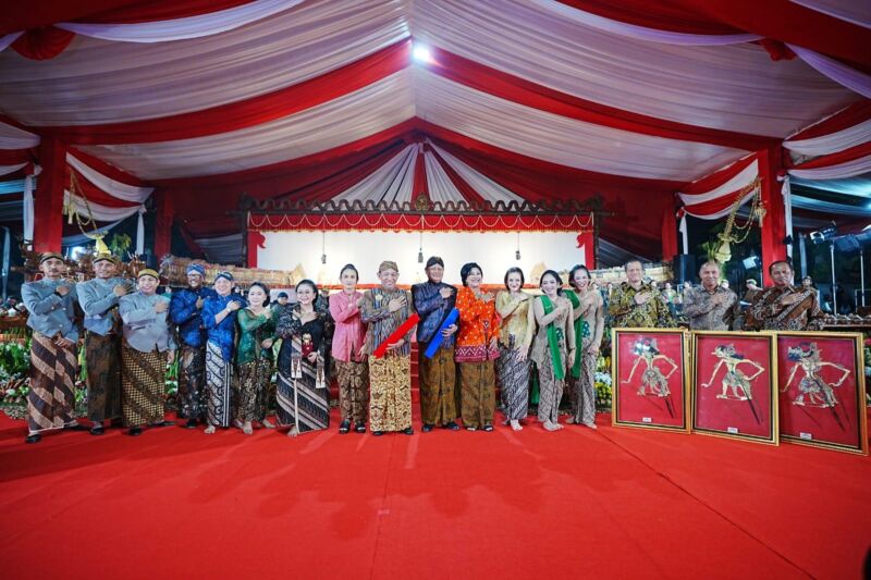Senkom Hadiri Undangan Mabes Polri Acara Pagelaran Wayang Kulit Dalam Rangka HUT Ke-78 Polri