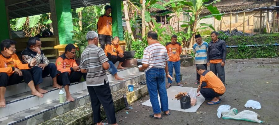 Senkom Mitra Polri Dukung Kemandirian dan Ketahanan Pangan Dengan Pelatihan Pembuatan Pupuk