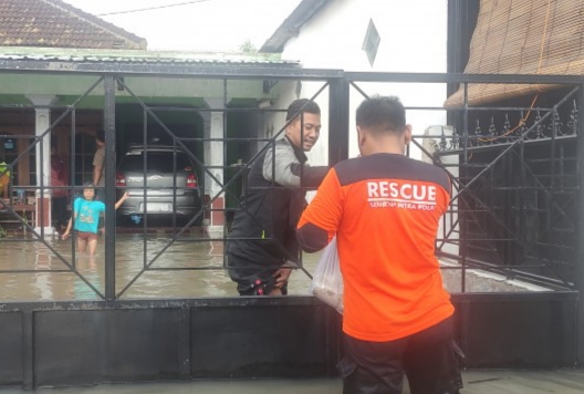 Senkom Rescue Bergerak Cepat Evakuasi dan Distribusikan Bantuan