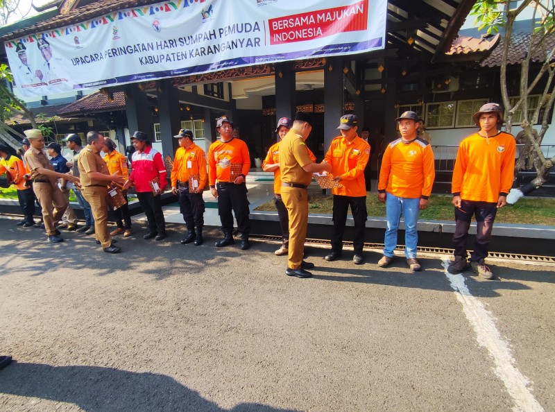 Senkom Rescue Bersama Relawan Di Karanganyar mendapatkan Piagam Dari Pemerintah 