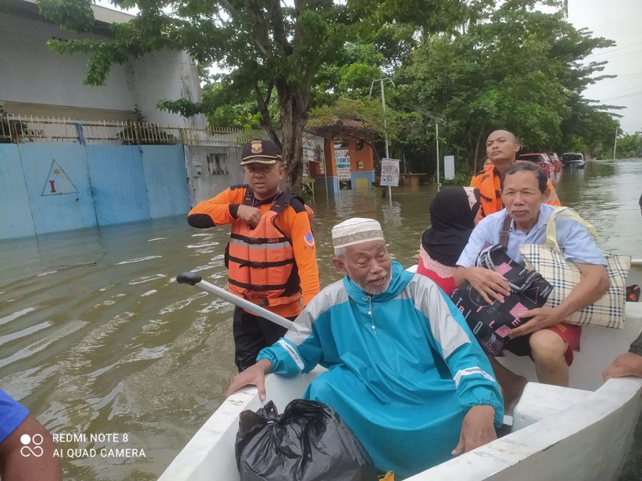 Senkom Rescue Kota Semarang Tanggap Cepat Evakuasi Warga Terdampak Banjir