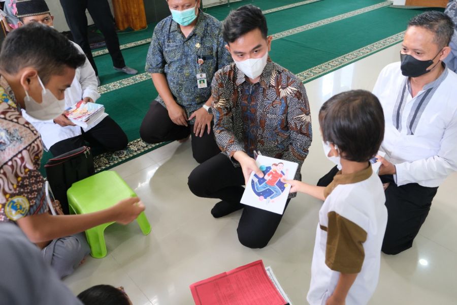 Walikota Surakarta Gibran Rakabuming Laksanakan Safari Ramadhan di Masjid Ini
