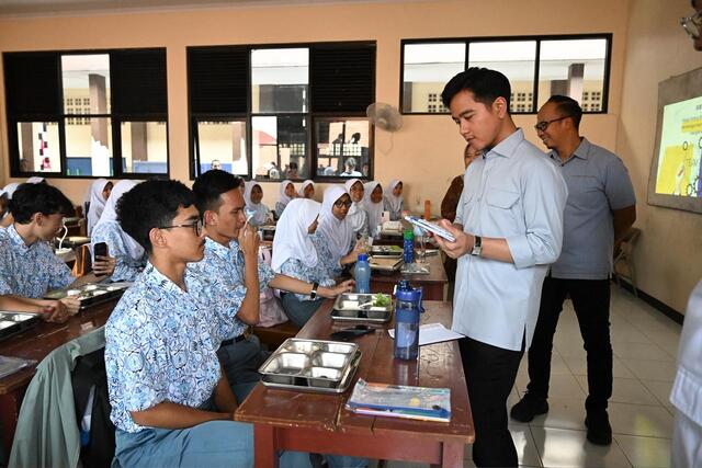 Wapres Kunjungi SMAN 2 Tasikmalaya, Pastikan Pelaksanaan Program MBG Berjalan Optimal