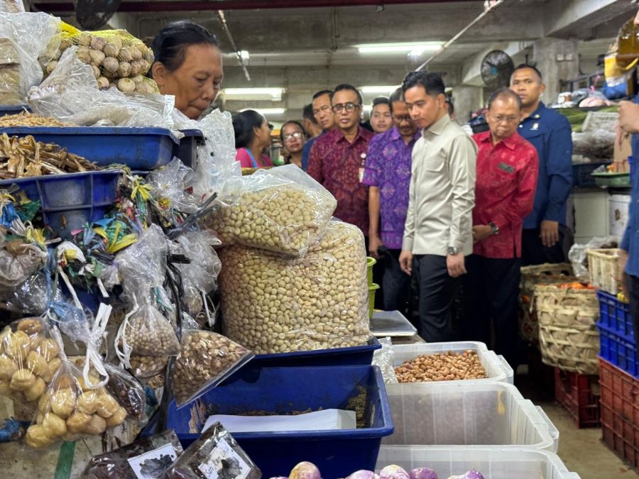 Wapres Tinjau Stabilitas Harga dan Transaksi Pembayaran Non Tunai di Pasar Badung