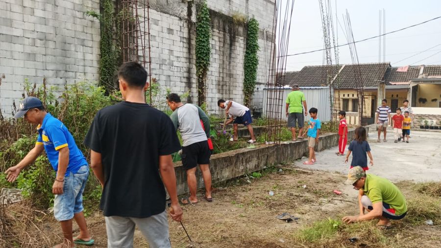 Jelang Hari Raya Idul Adha, ldii PC Sepatan Bersihkan Lingkungan Bersama Warga