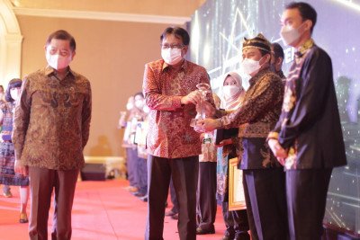 Badan Pusat Statistik (BPS) Beri Penghargaan Kepada Desa Tamansuruh Kabupaten Banyuwangi