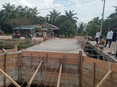 Pengecoran Lantai Rampung, Pembangunan Jembatan Garuda di Pekaitan Capai Progres 70 Persen