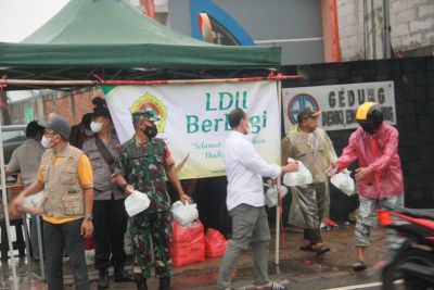 DPD LDII Kota Bekasi Bagikan 4.000 Paket Takjil Buka Puasa
