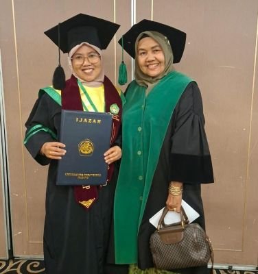 sandang-gelar-magister-taman-siswa-lisria-putri-milda-kenang-jasa-dosen
